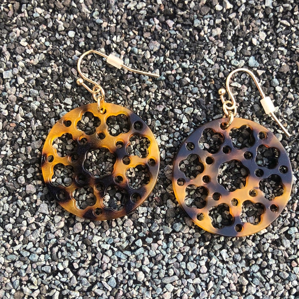 Brown black round earrings